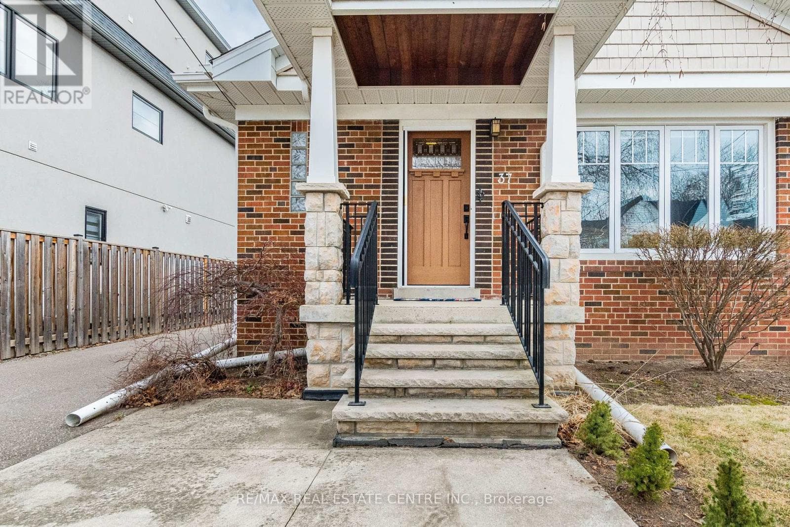 37 MAPLE AVENUE N photo 2