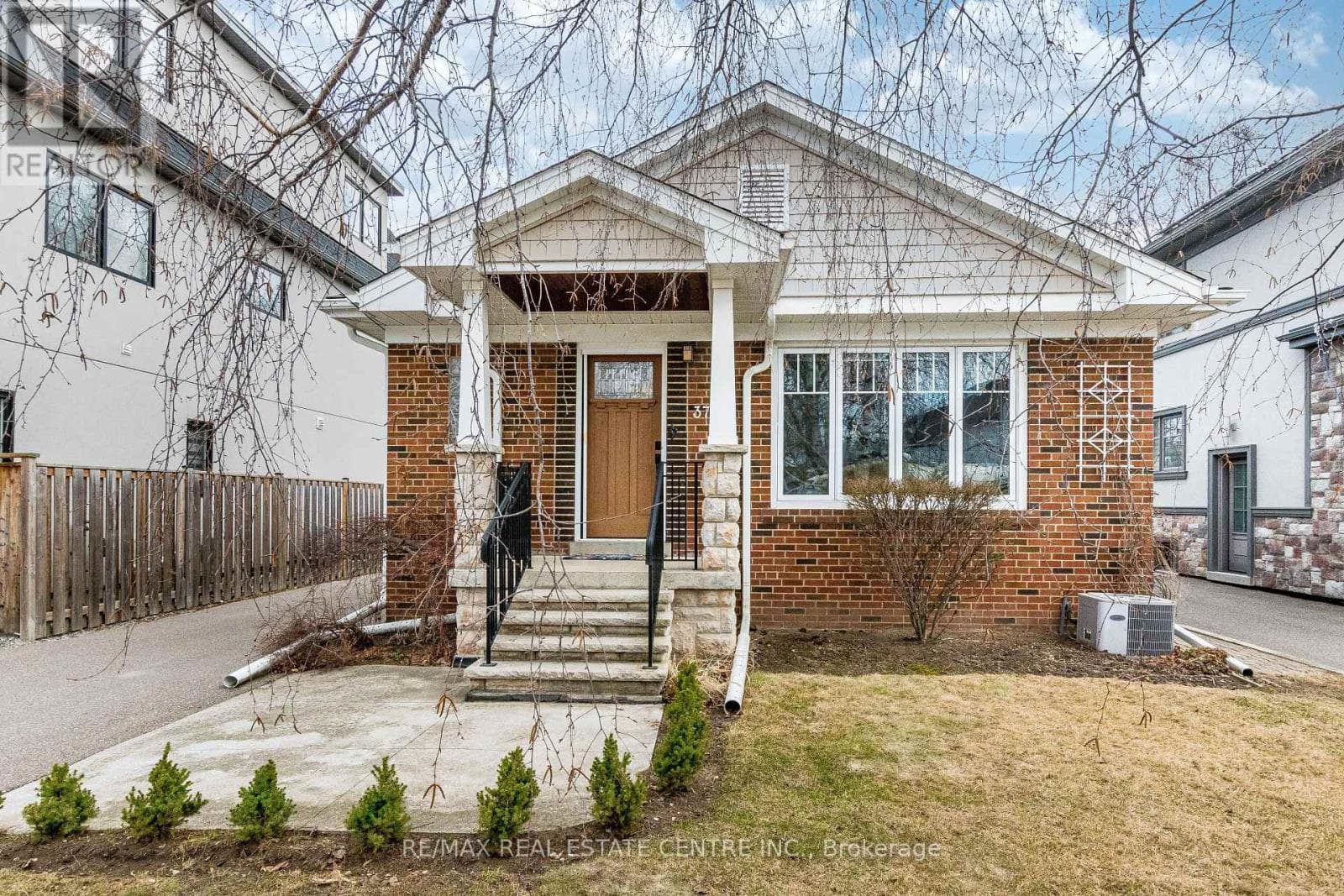 37 MAPLE AVENUE N photo 3