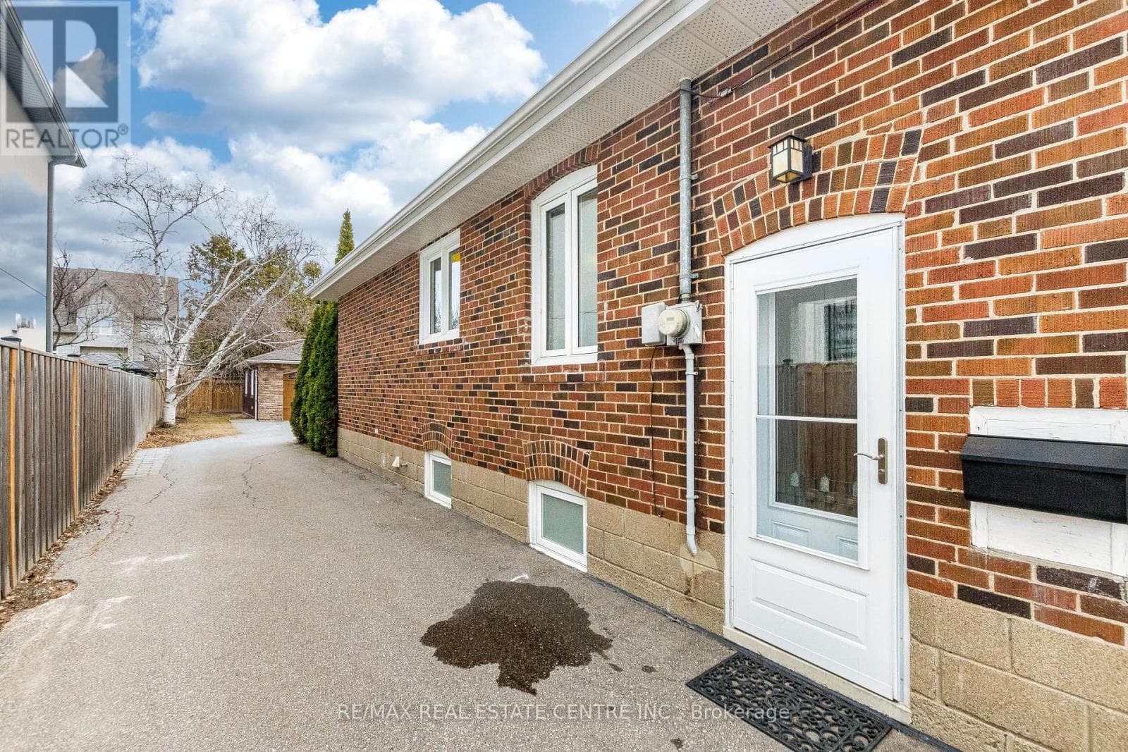 37 MAPLE AVENUE N photo 4