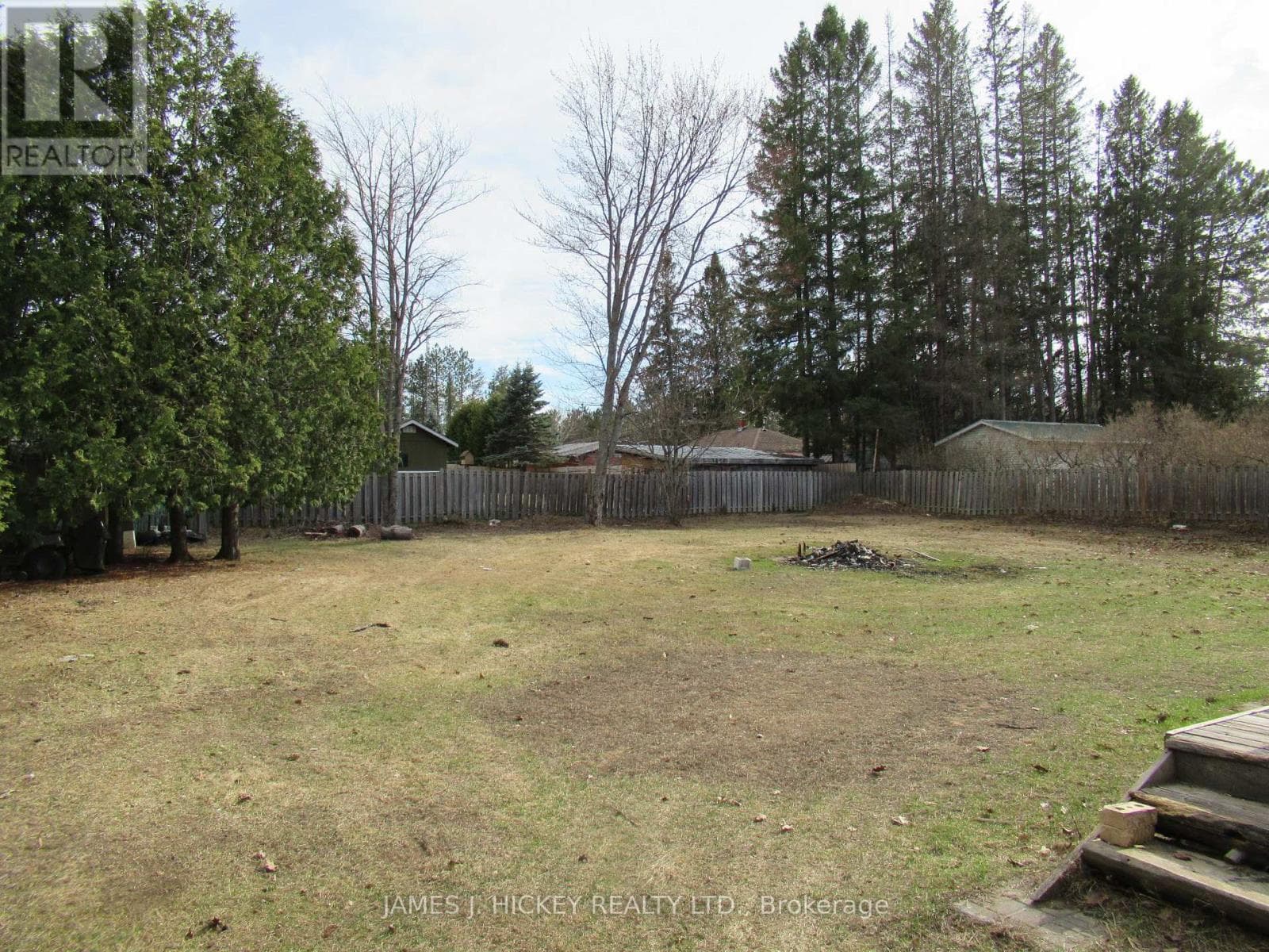 115 LORNE PLACE photo 2