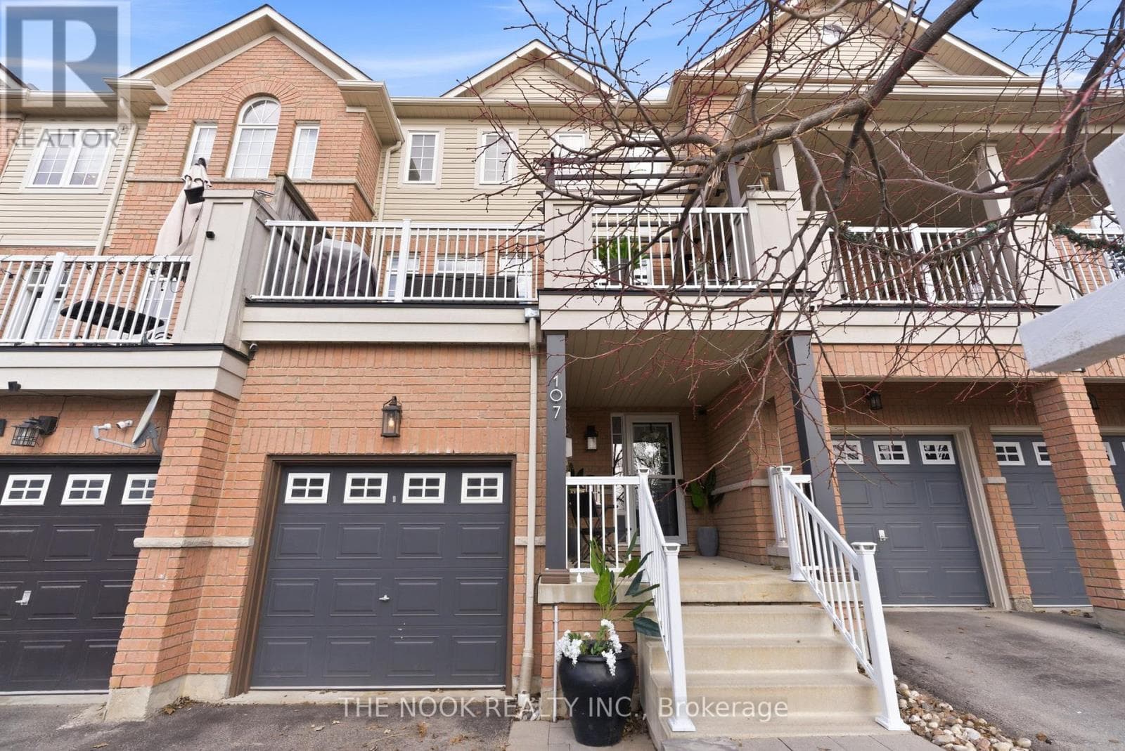 107 BARKDALE WAY photo 3