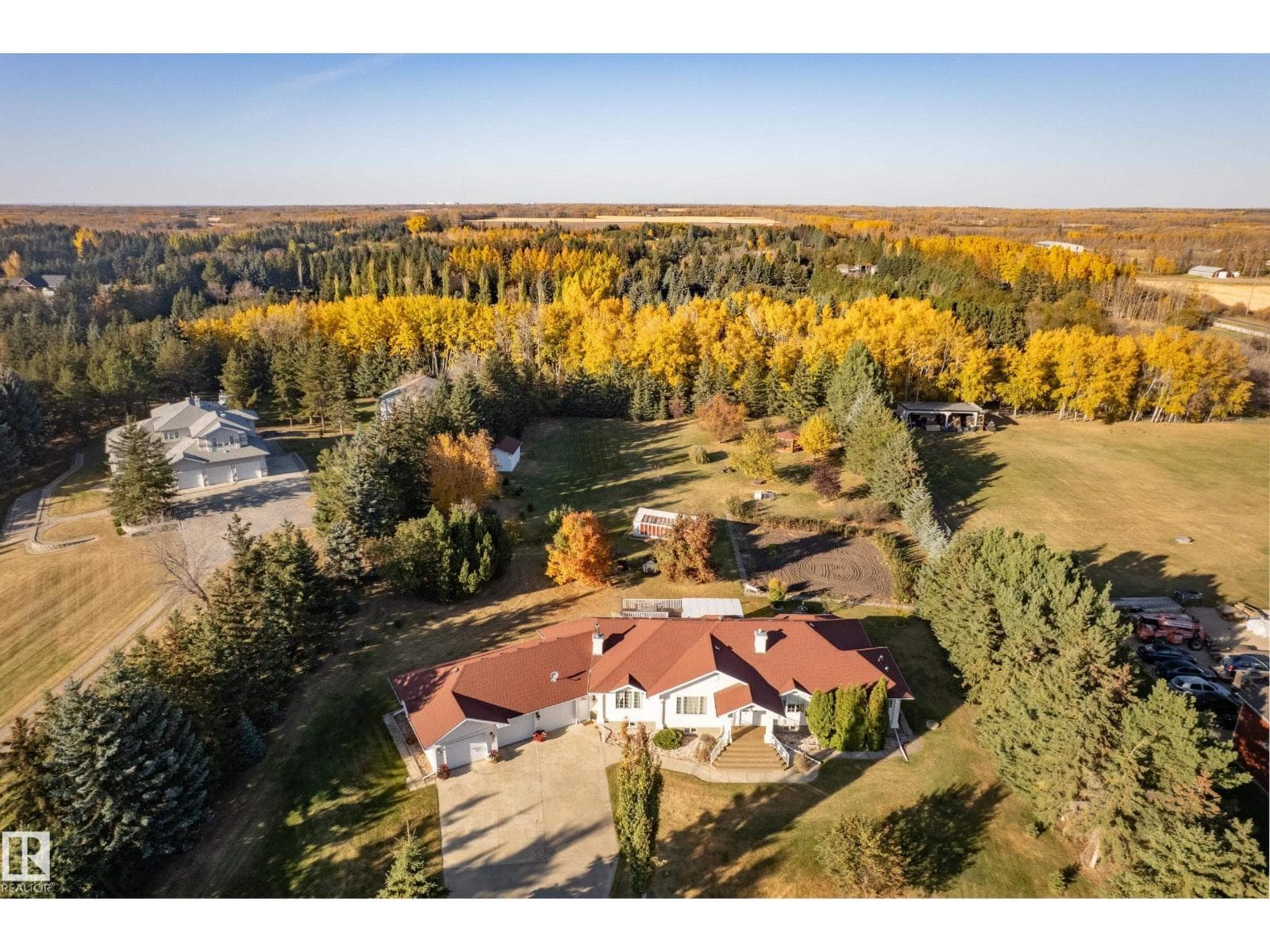 5 bed 4 bath single family at #39 51514 RGE ROAD 262 — $1,149,000