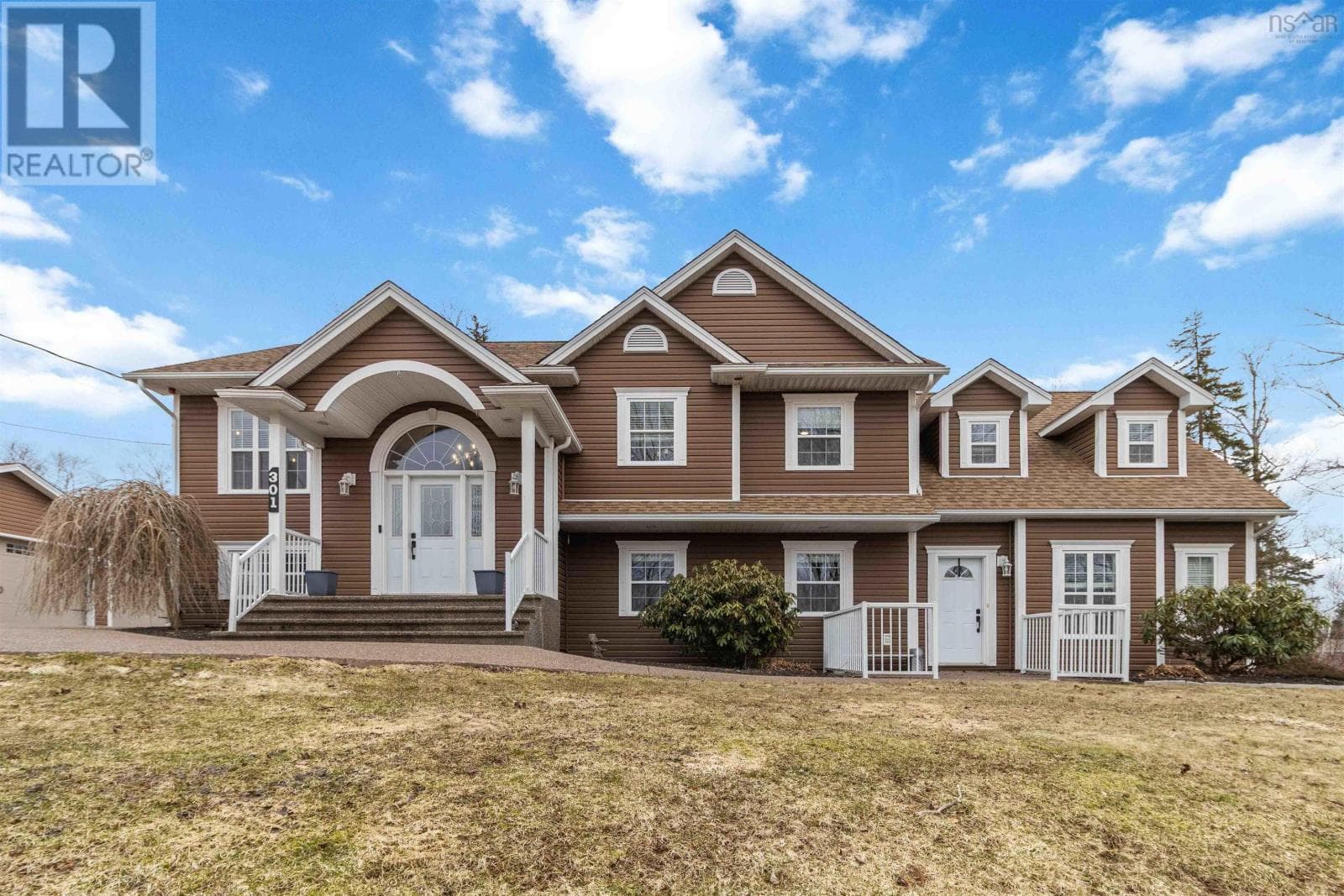 301 Preakness Crescent photo 2