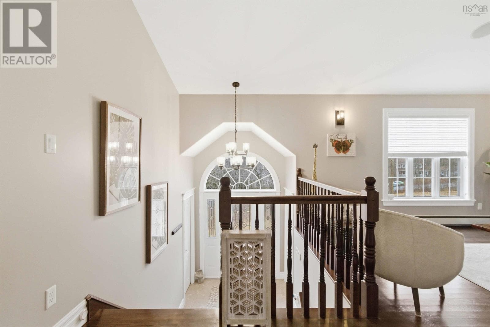 301 Preakness Crescent photo 3