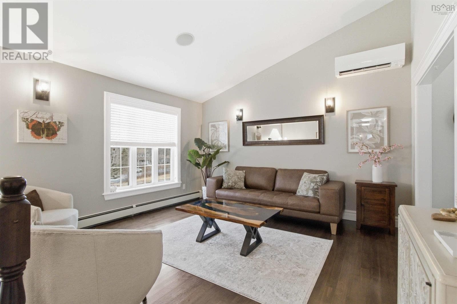 301 Preakness Crescent photo 4