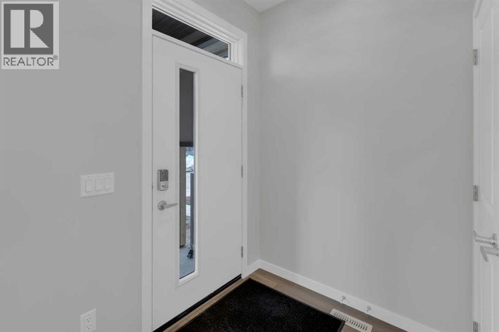 2022 Cobblebrook Crescent SW photo 4