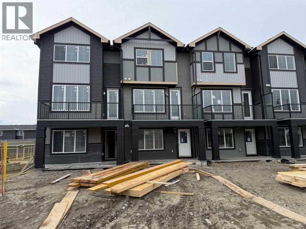 3 bed 3 bath single family at 24 Sundown Place — $549,900