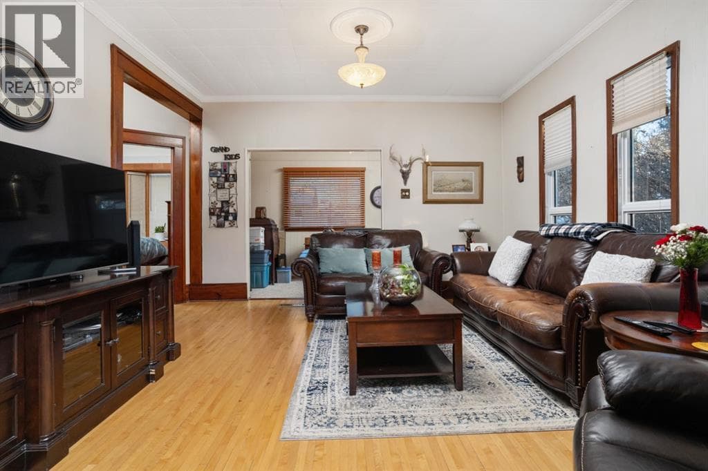 4825 51 Street photo 4