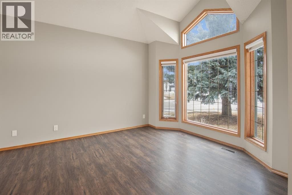 87 Denison Crescent photo 3
