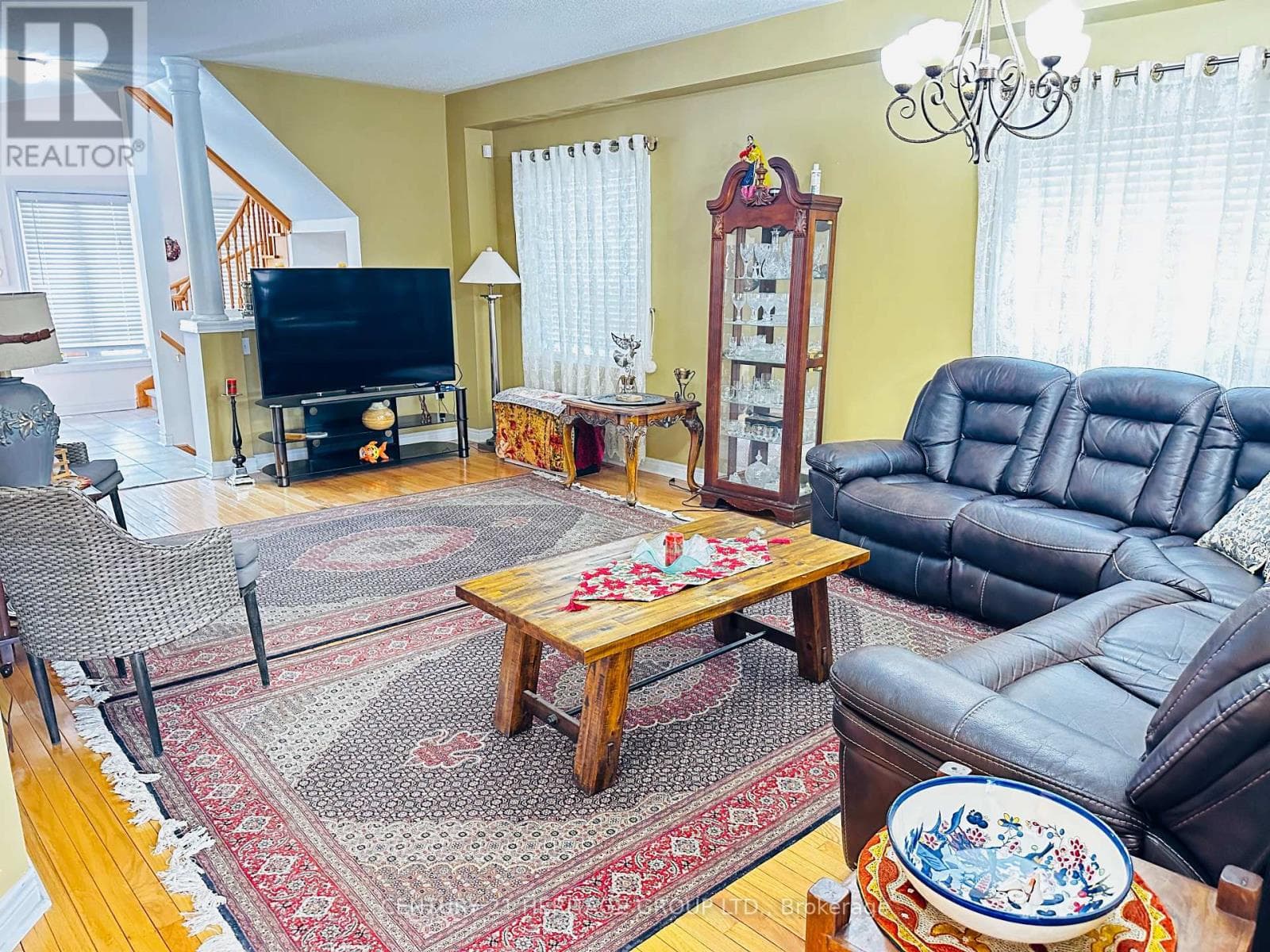 97 MAROON DRIVE photo 4