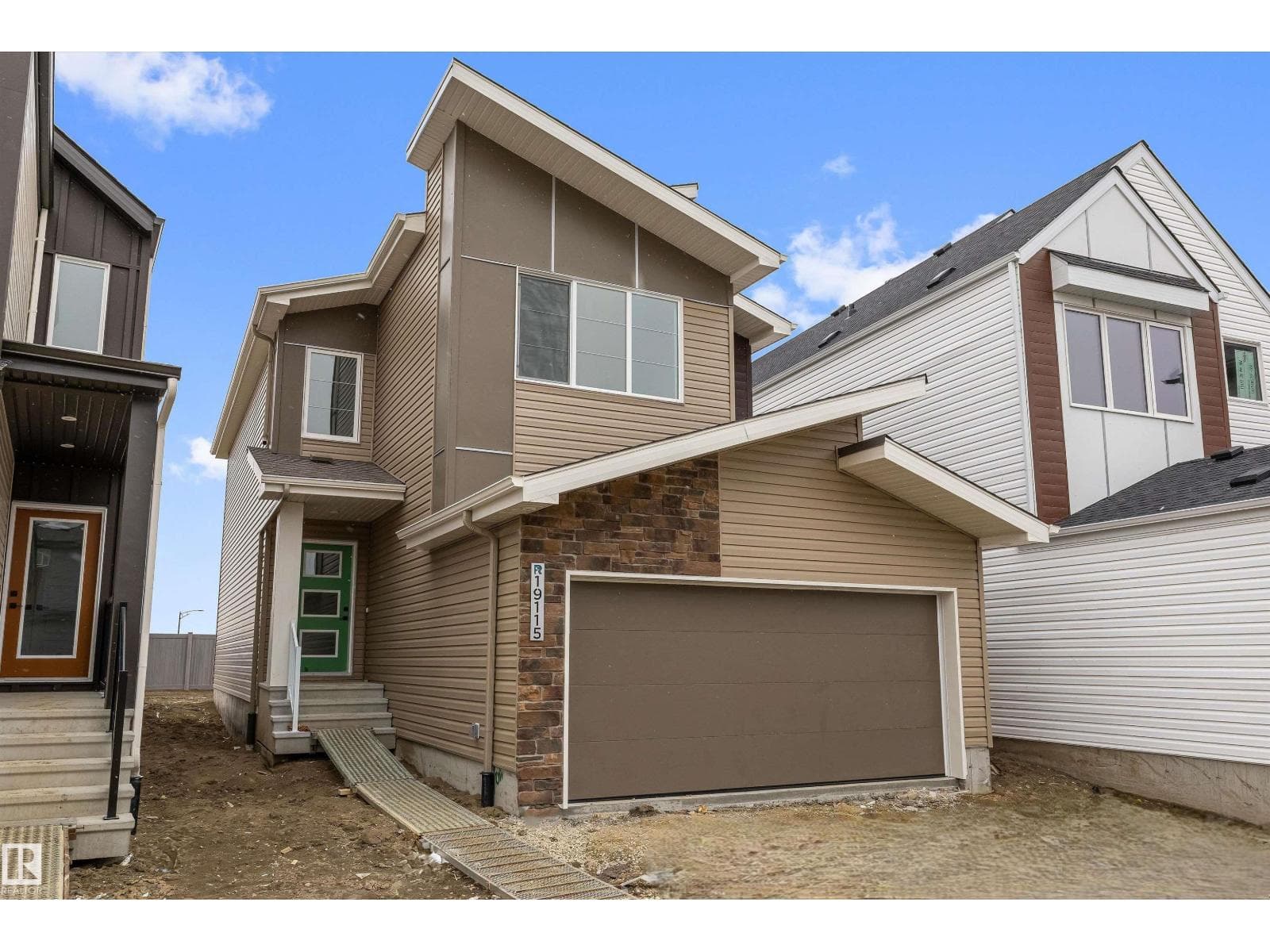 19115 20 AV NW photo 2
