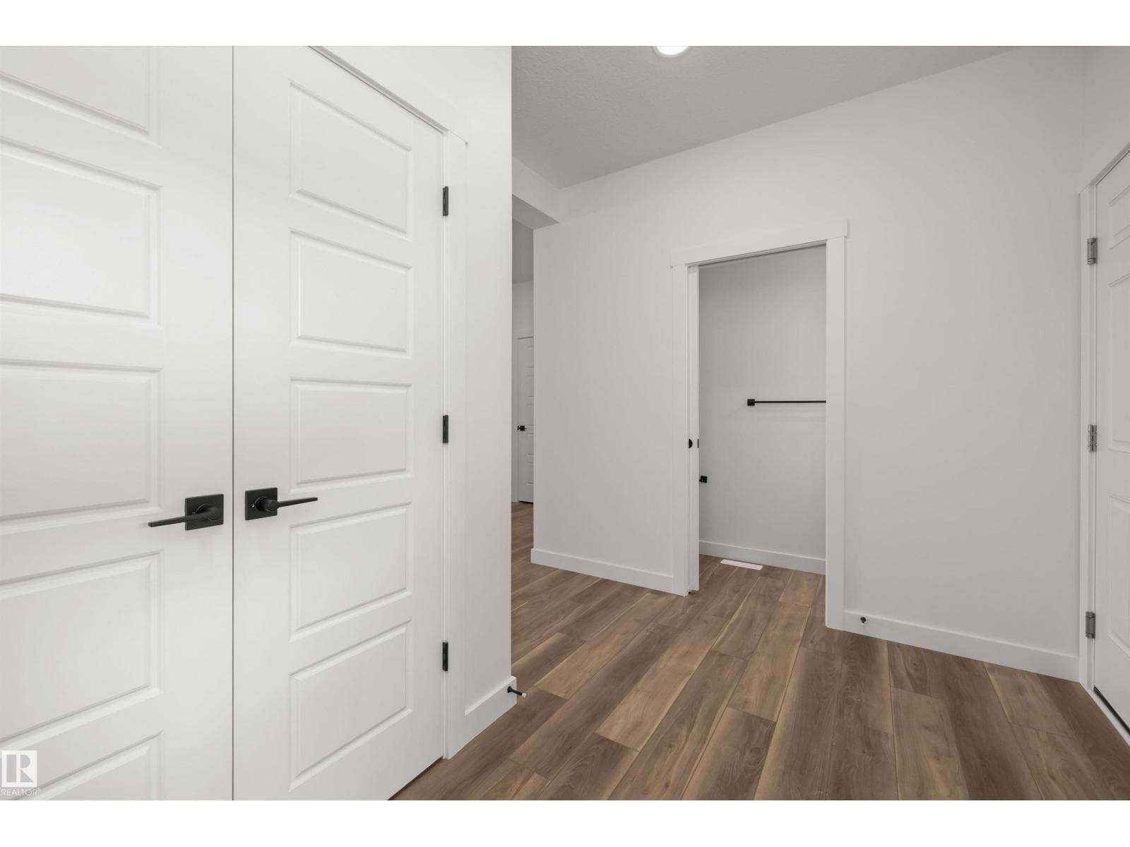 19115 20 AV NW photo 5