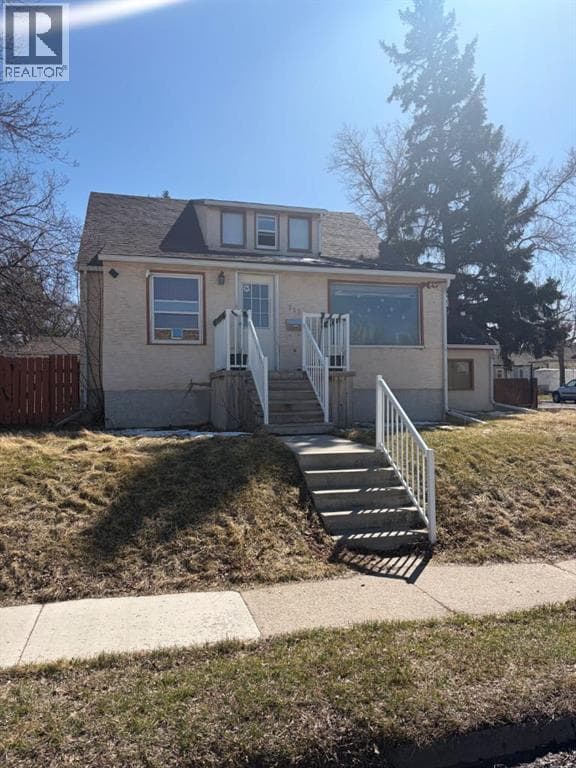 712 9 Avenue S photo 2