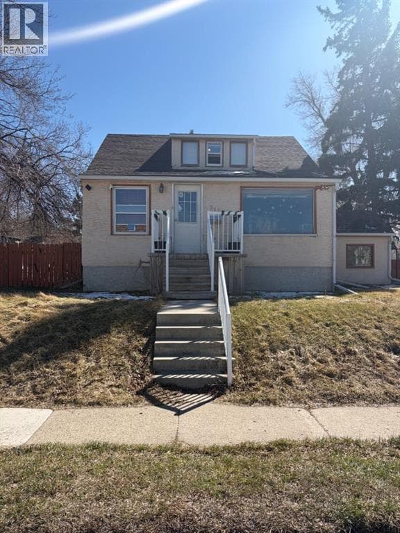 6 bed 3 bath single family at 712 9 Avenue S — $425,000