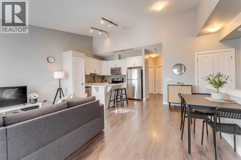 165 Evanscrest Gardens NW photo 4