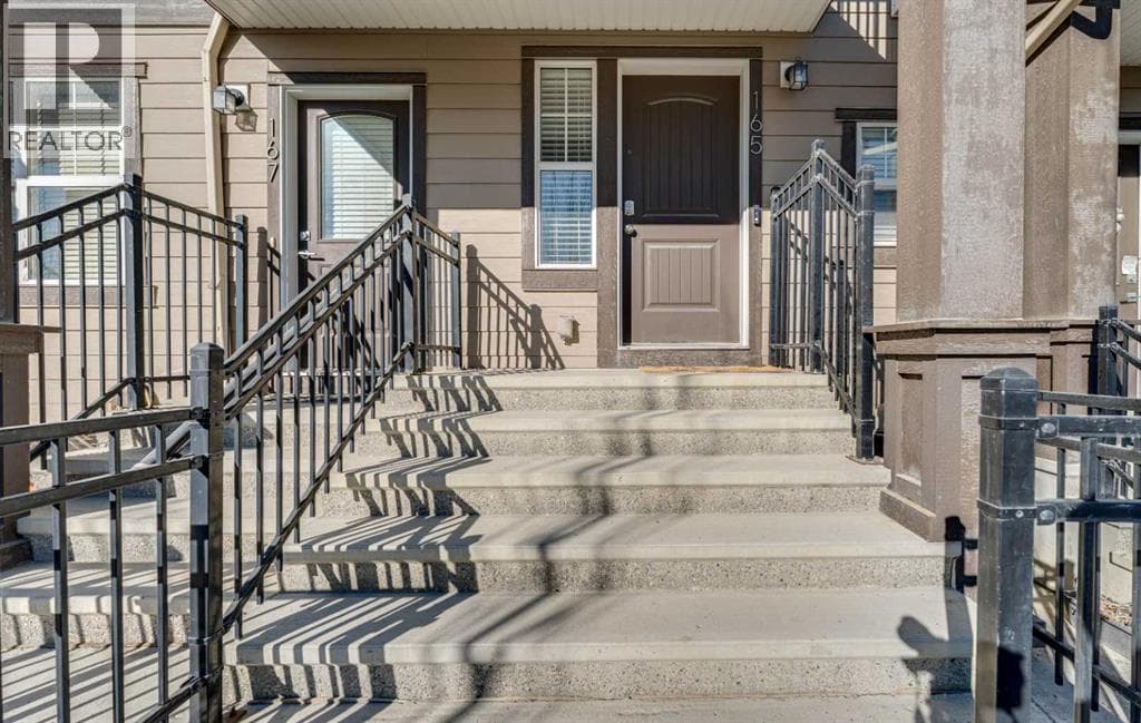 165 Evanscrest Gardens NW photo 2