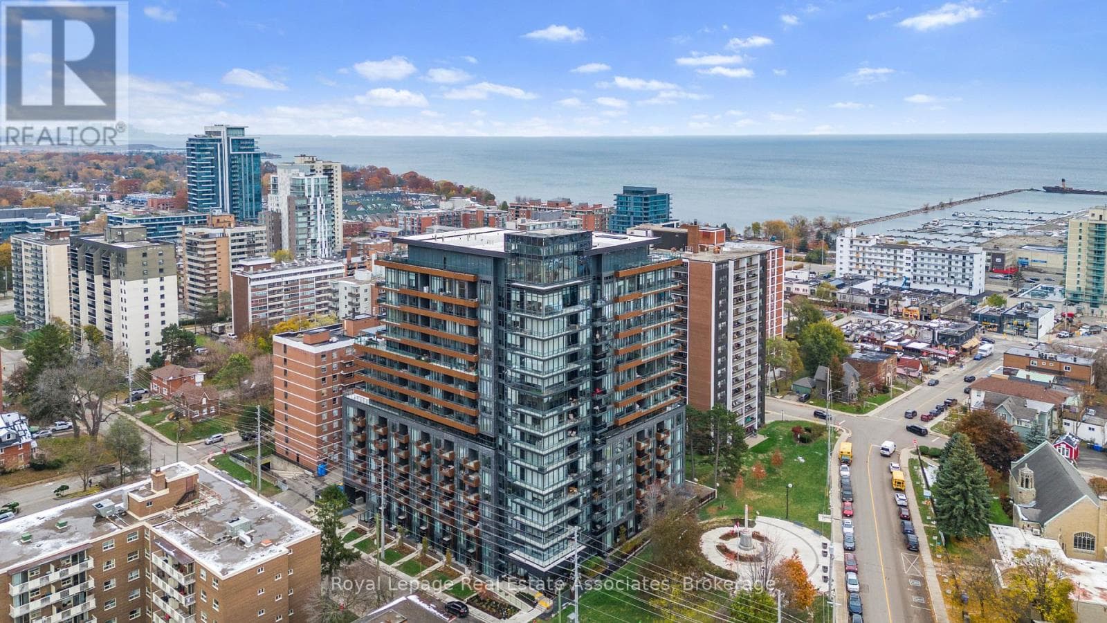 3 bed 3 bath single family at 805 - 21 PARK STREET E — $925,000