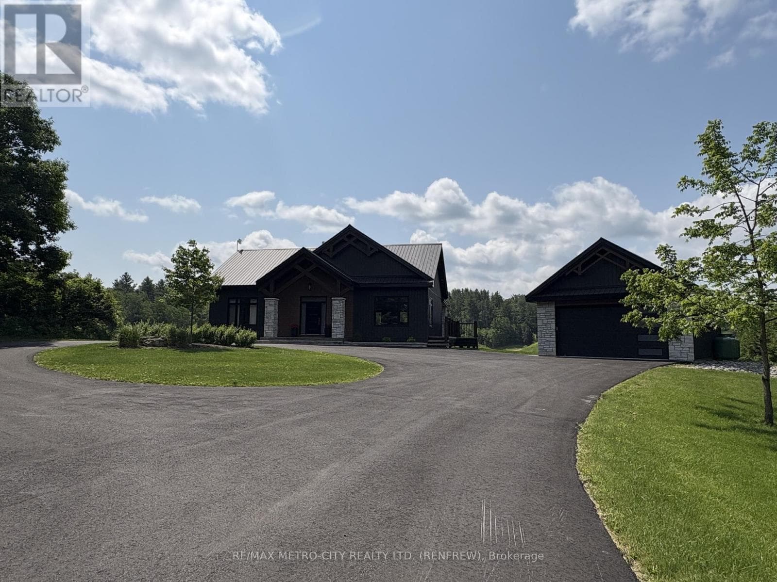 98 SPINDLE DRIFT COURT photo 4