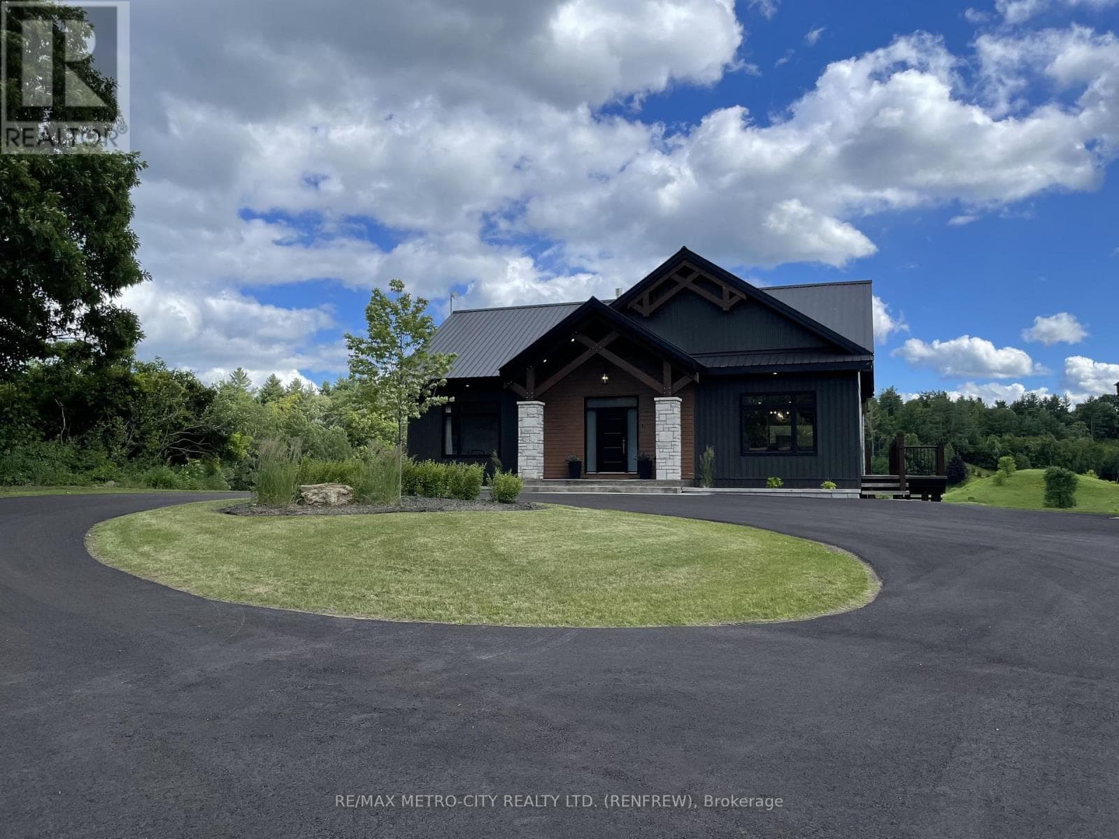 98 SPINDLE DRIFT COURT photo 5