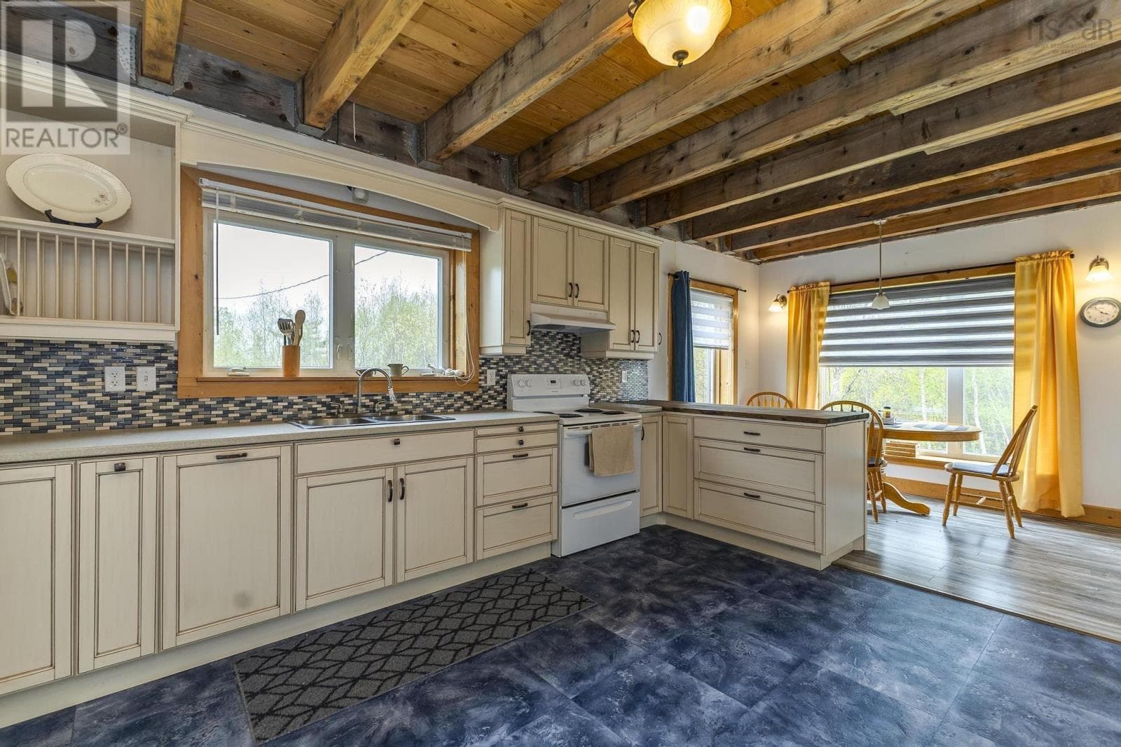 217 McAuley Road photo 4