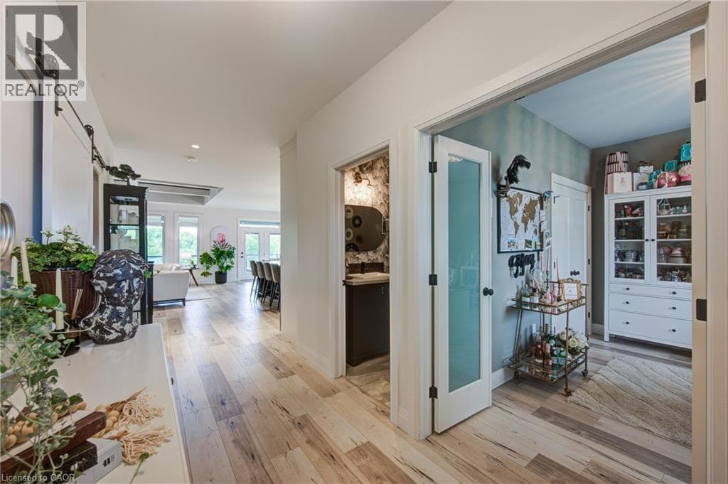 27 RIDGEWOOD Crescent photo 4