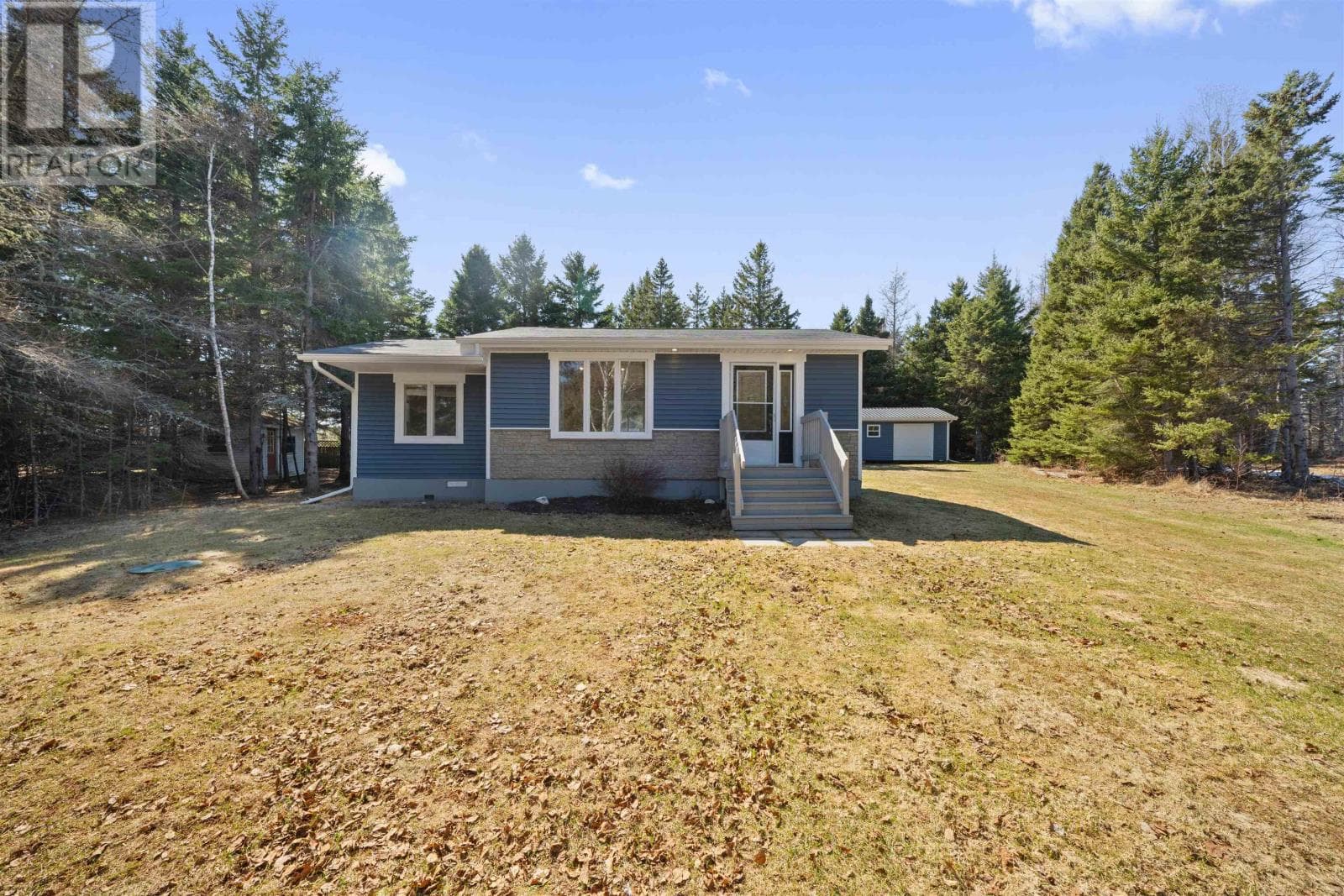 229 Spruce Way photo 2