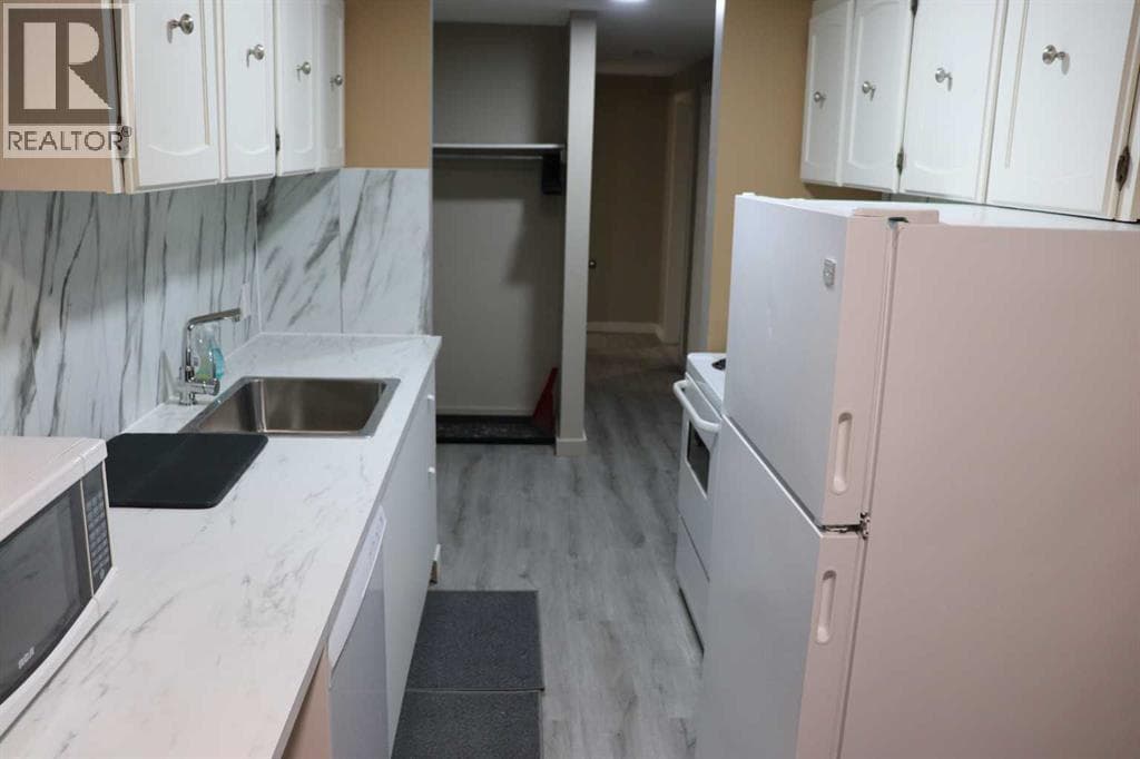 3, 506 41 Street photo 4