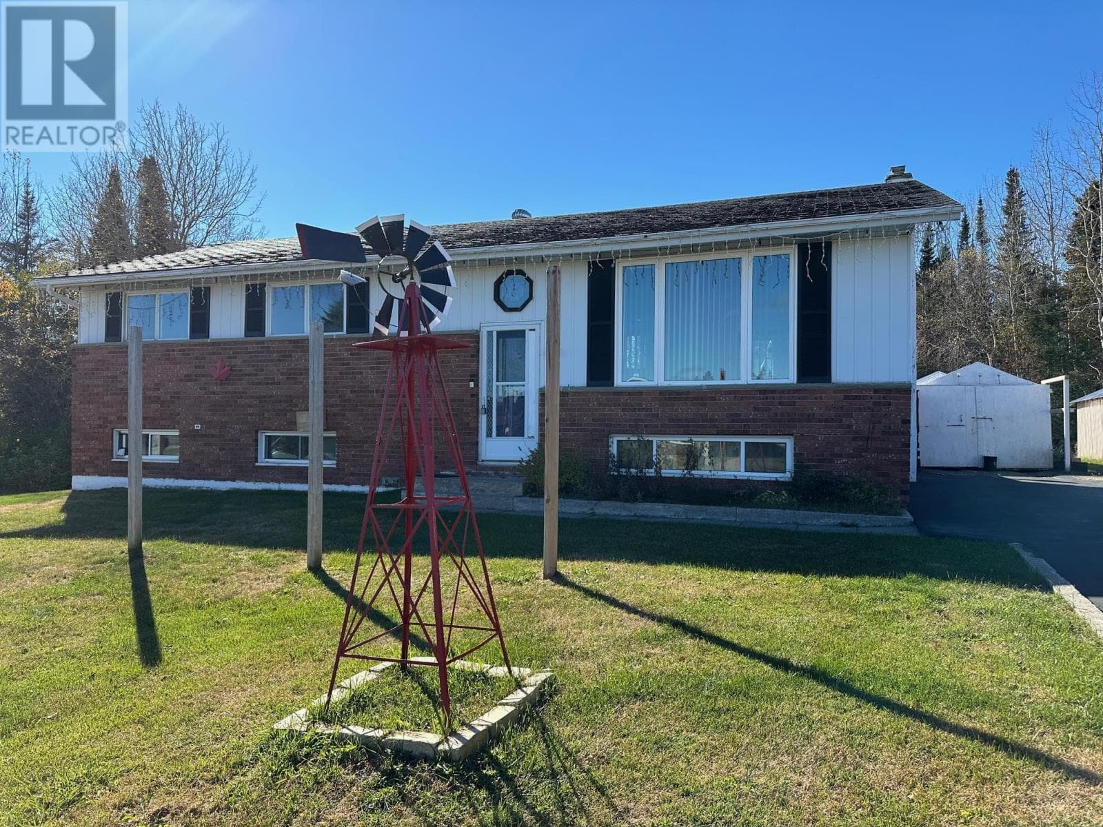 3 bed 2 bath single family at 4 East Grove CRES — $159,900