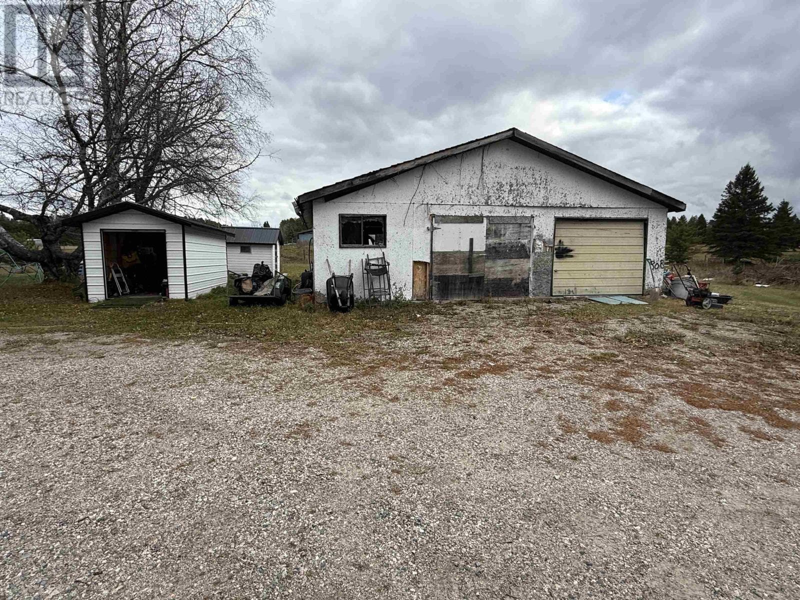 621 McGogy RD photo 3