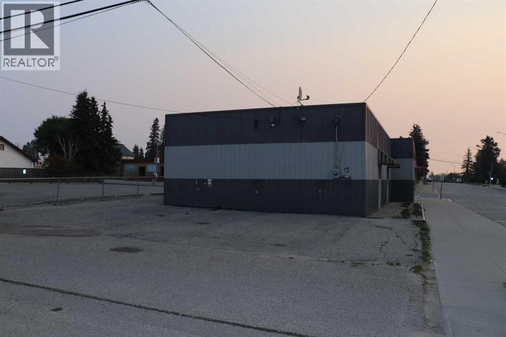 502 50 Street photo 5