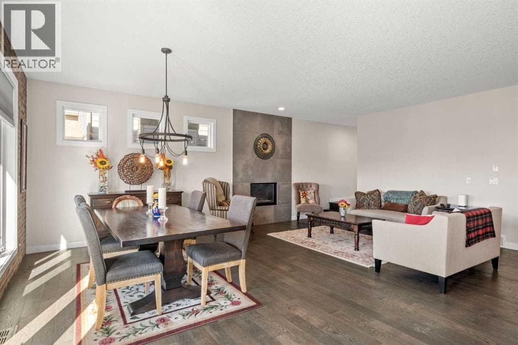 82 Cranbrook Crescent SE photo 5