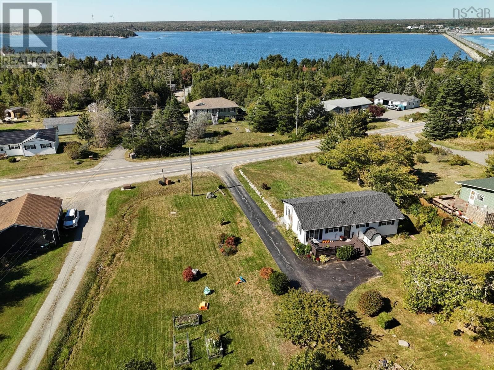 309 Highway 330 photo 4