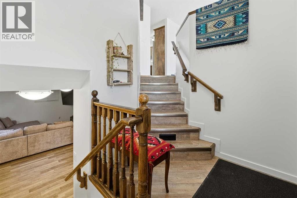 5807 44 Avenue photo 2