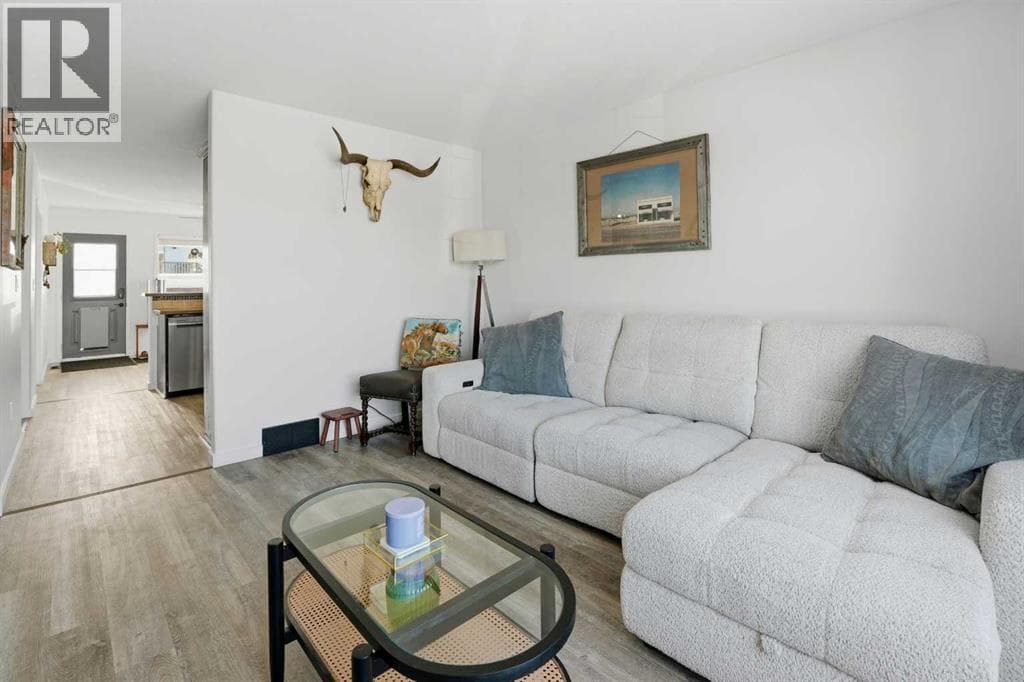 5807 44 Avenue photo 5