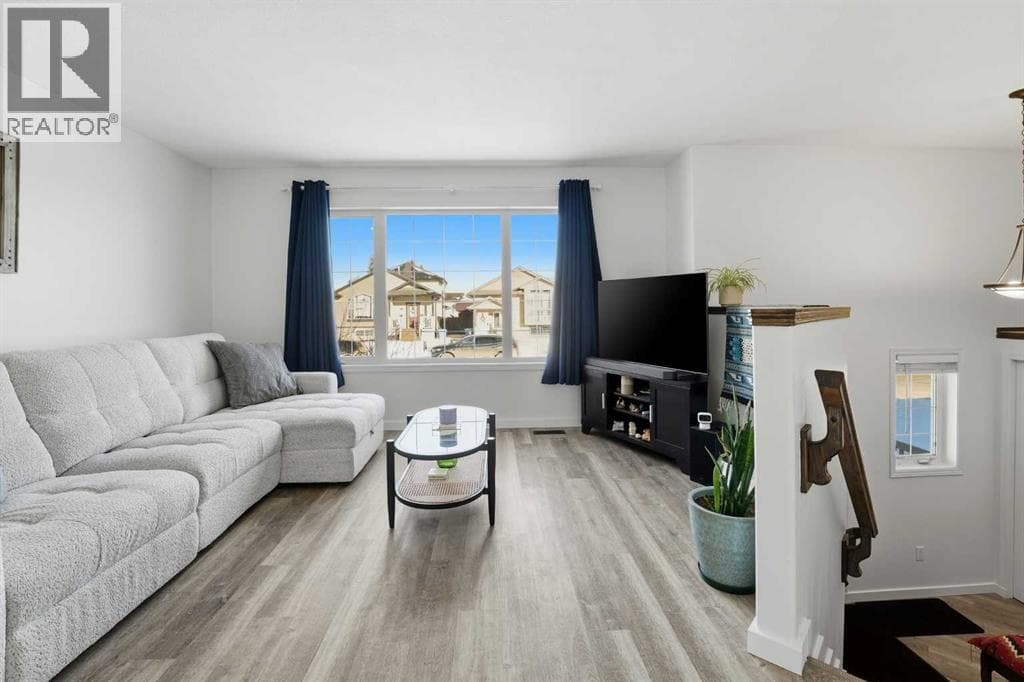5807 44 Avenue photo 3