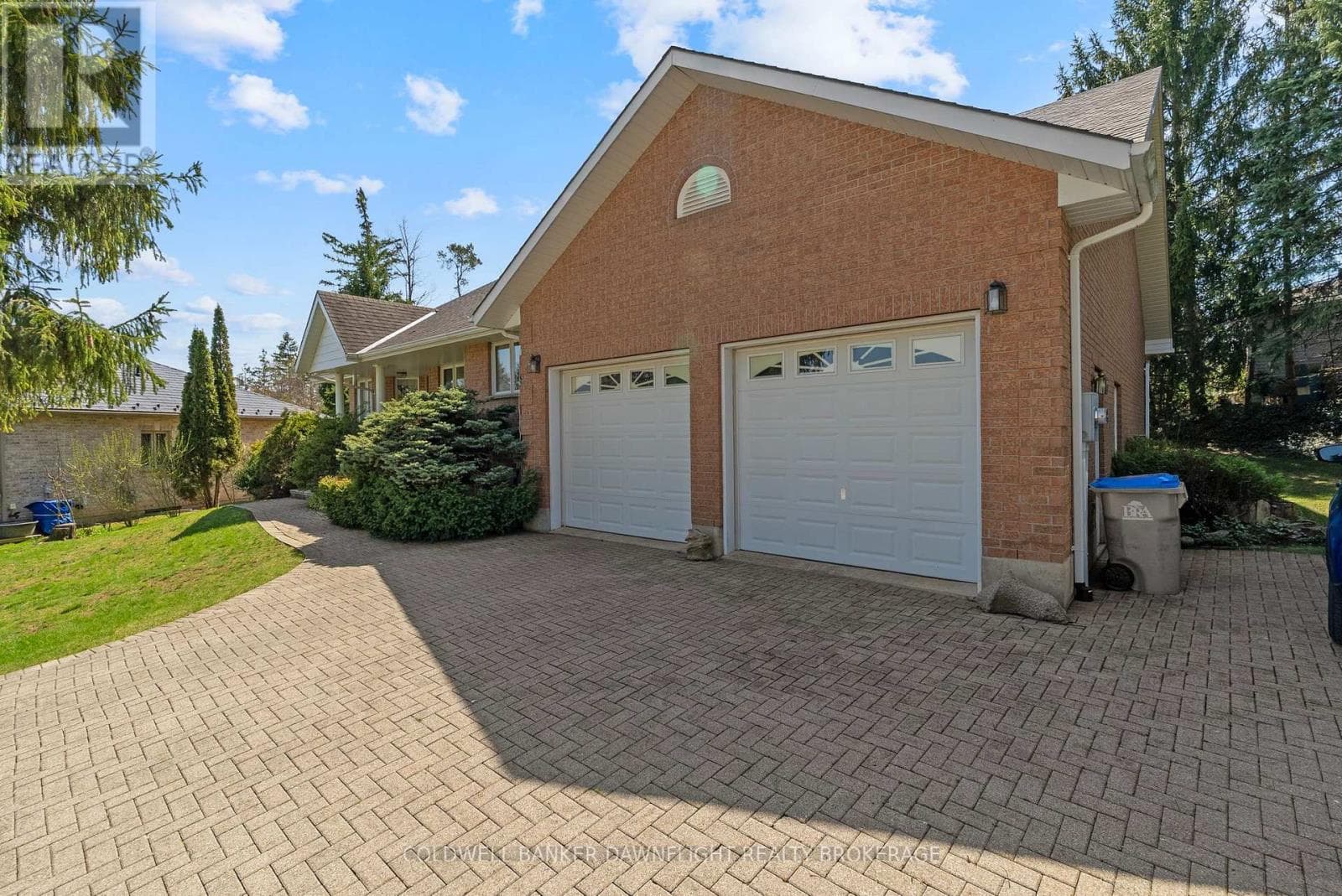 6 DURAND COURT photo 2