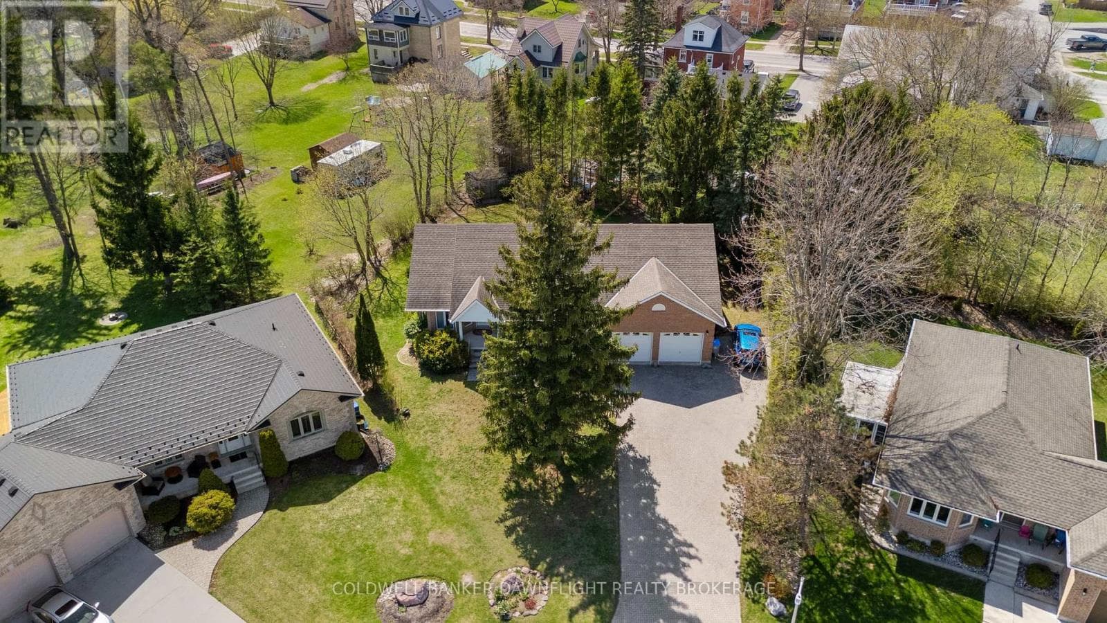 6 DURAND COURT photo 3