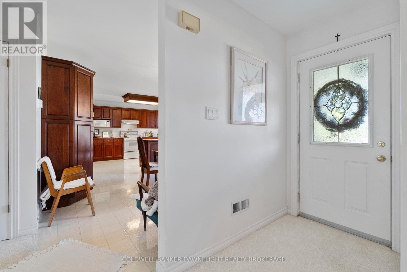 6 DURAND COURT photo 4