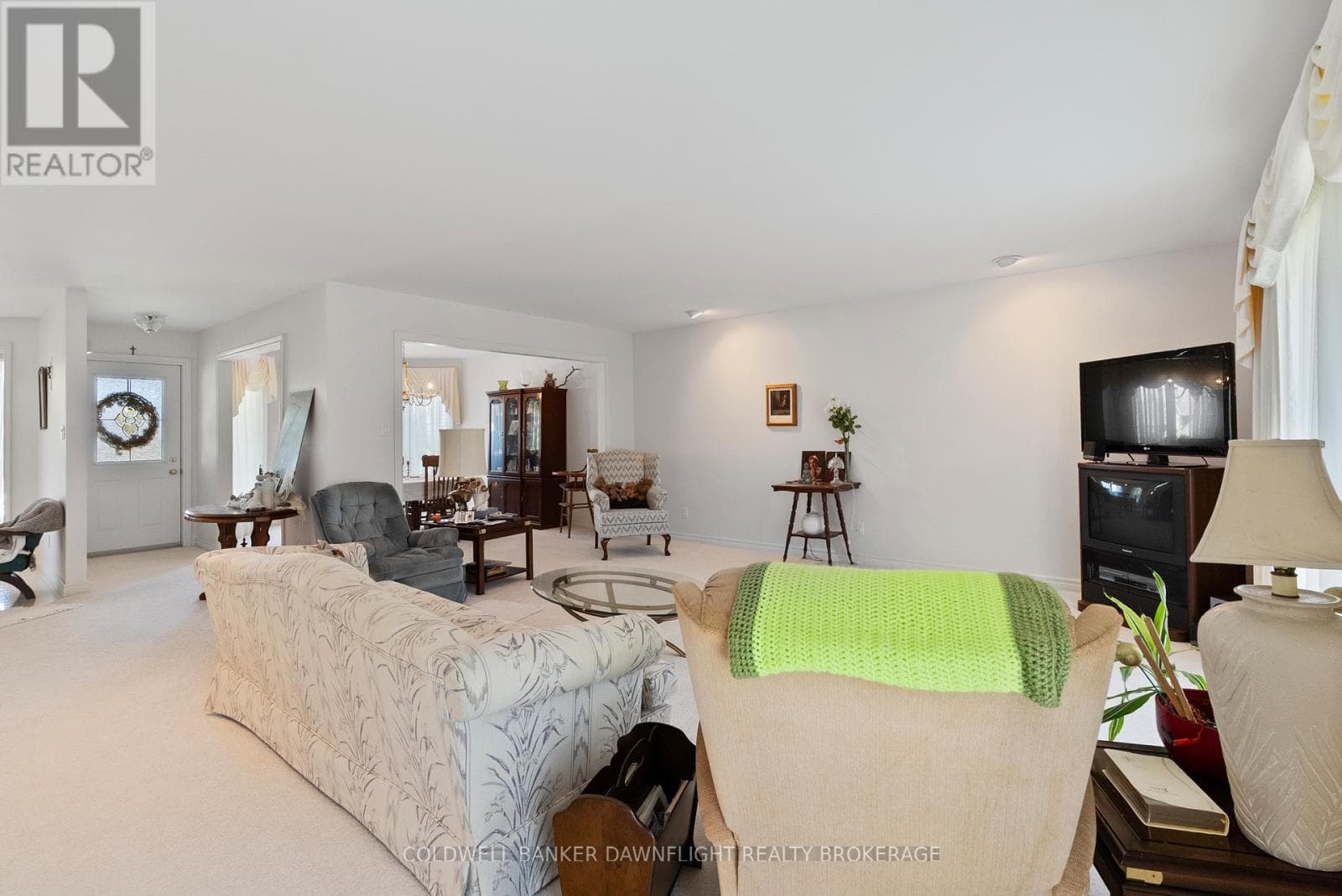 6 DURAND COURT photo 5