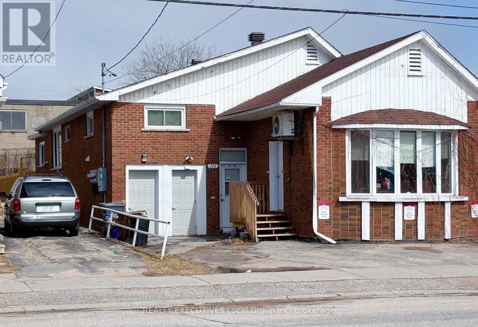 272 FIRST AVENUE W photo 3