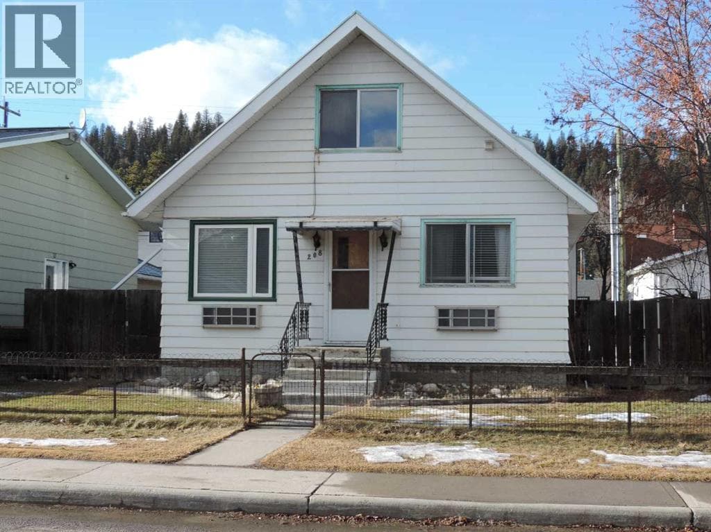 5 bed 1 bath single family at 208 Patricia Street — $819,000