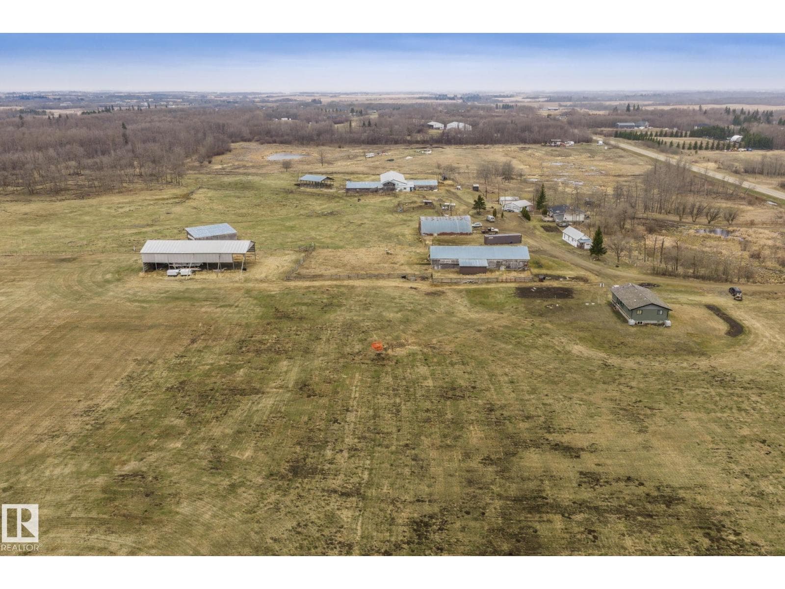 23127 TWP RD 502 photo 3