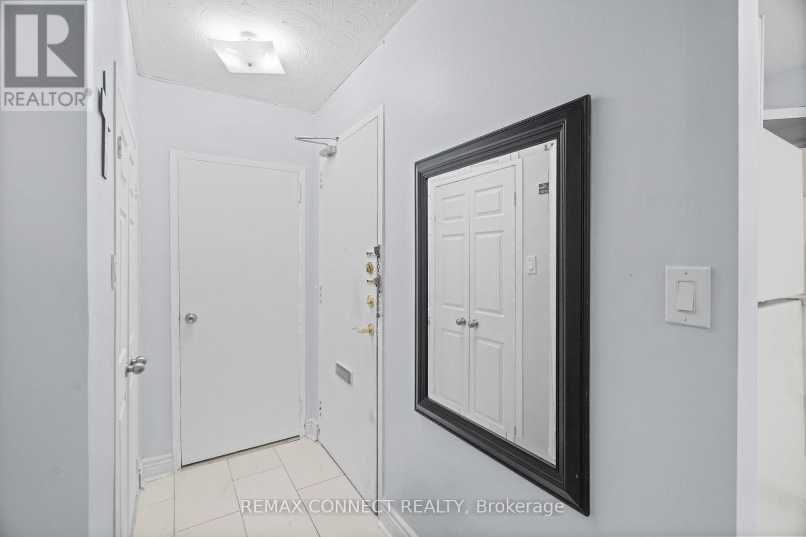 506 - 825 KENNEDY ROAD photo 3