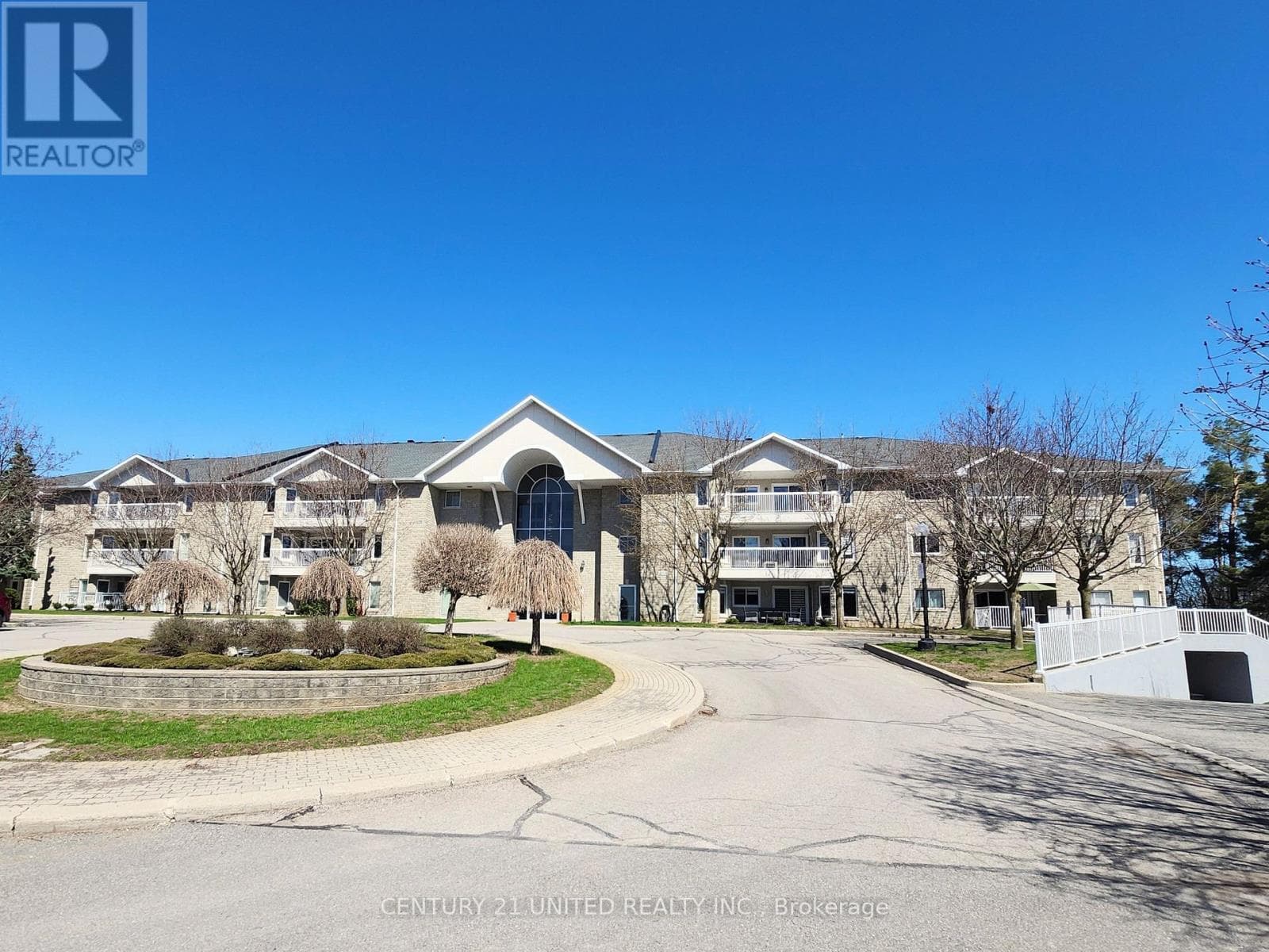 205C - 1099 CLONSILLA AVENUE photo 2