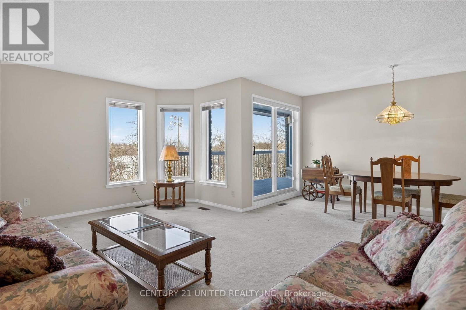 205C - 1099 CLONSILLA AVENUE photo 3