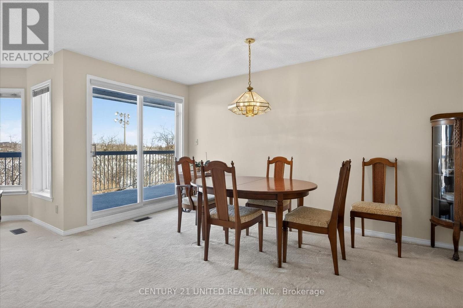 205C - 1099 CLONSILLA AVENUE photo 5