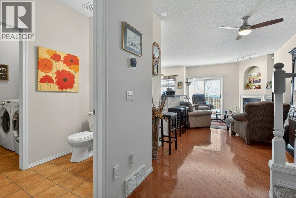 92 Hamptons Link NW photo 4