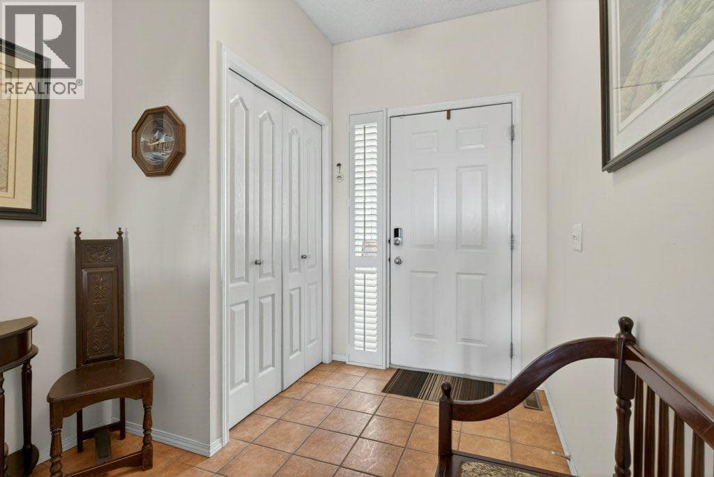 92 Hamptons Link NW photo 2