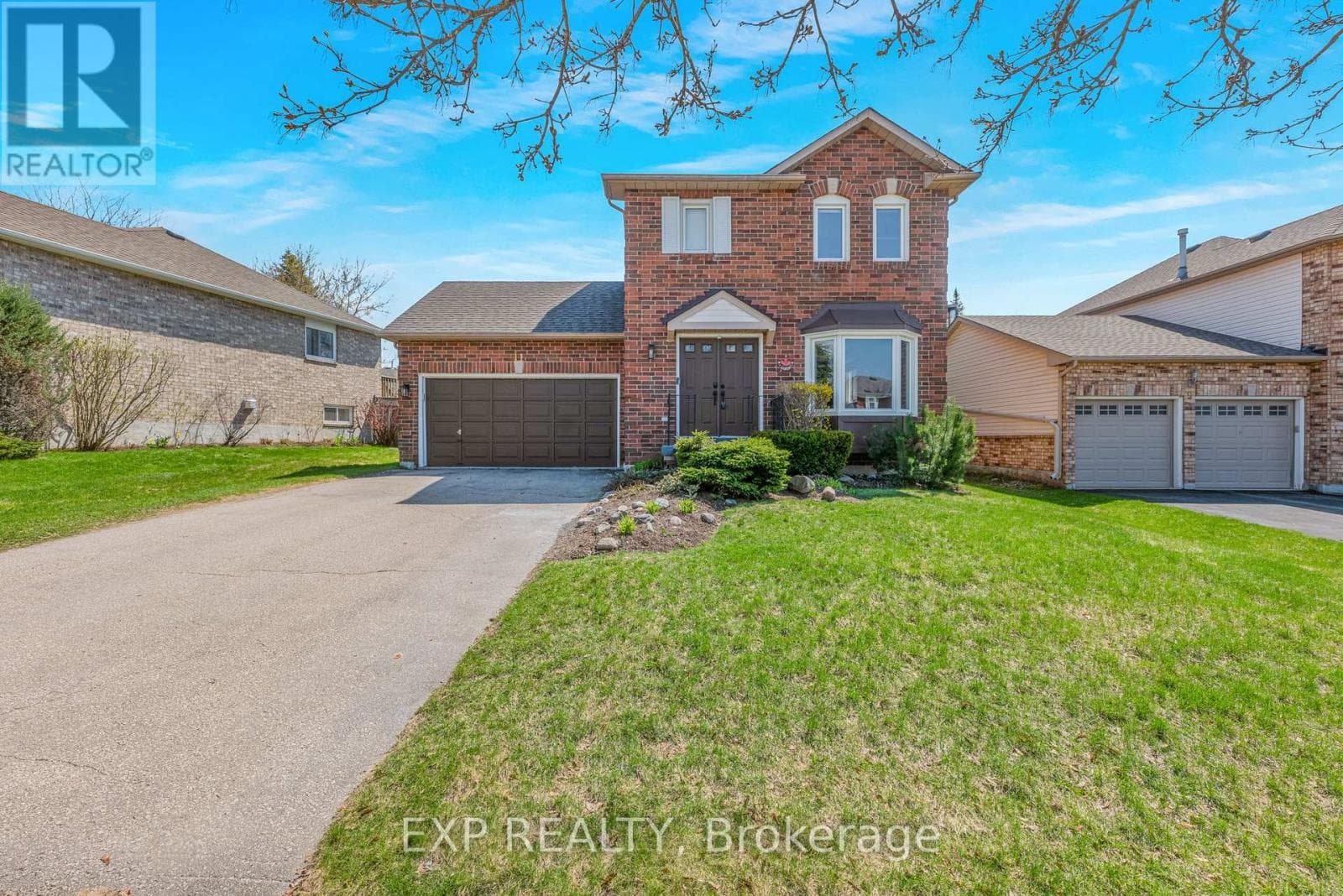 3 bed 2 bath single family at 11 KINGSGATE CRESCENT — $849,900