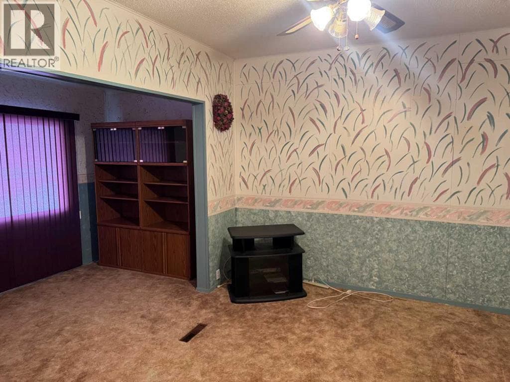 61 Mackenzie Avenue photo 4